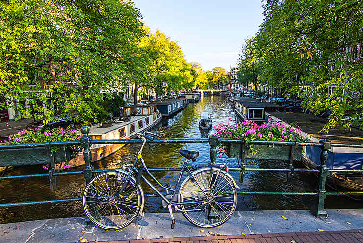 how to get weed/marijuana in Amsterdam-Netherlands. Where to buy/get cannabis in Amsterdam-Netherlands.